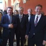 El consejero de la Presidencia, Luis Miguel González Gago, y el presidente de la Diputación, Borja Suárez, inauguran la Jornada de Alcaldes