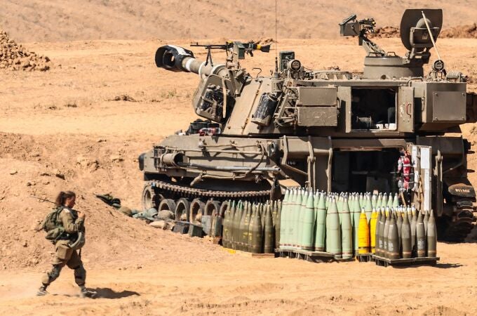  An Israeli soldiers walks past a M109-type self-propelled howitzer, upgraded version for IDF called 'Doher', as Israel prepares for the scenario of ground maneuvers at an undisclosed location near the border with Gaza, in Israel, 25 October 2023.