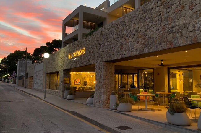 El hotel Vicenç, al norte de la isla, tiene alma mediterránea y vistas a los confines del mar