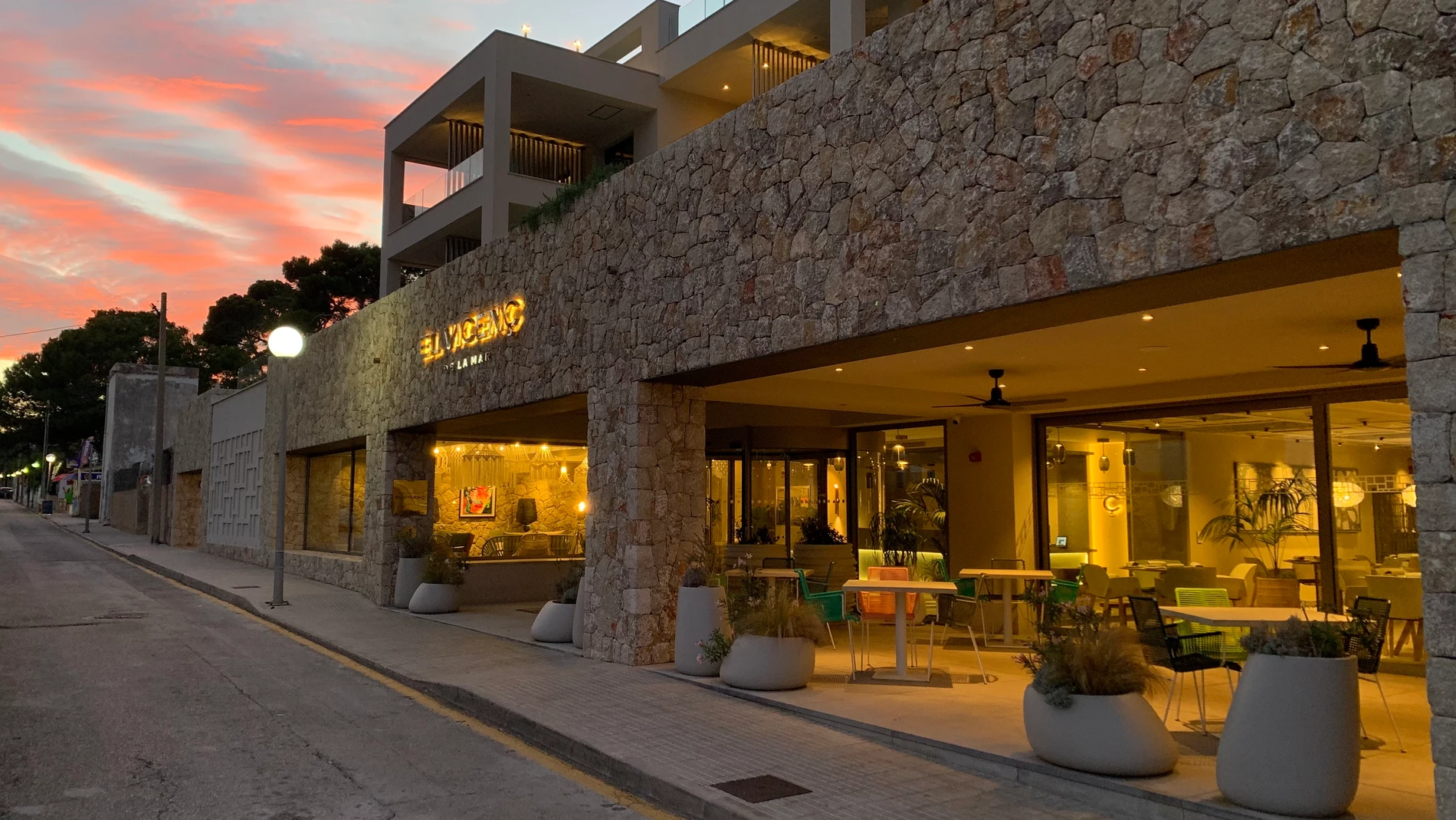 El hotel Vicenç, al norte de la isla, tiene alma mediterránea y vistas a los confines del mar
