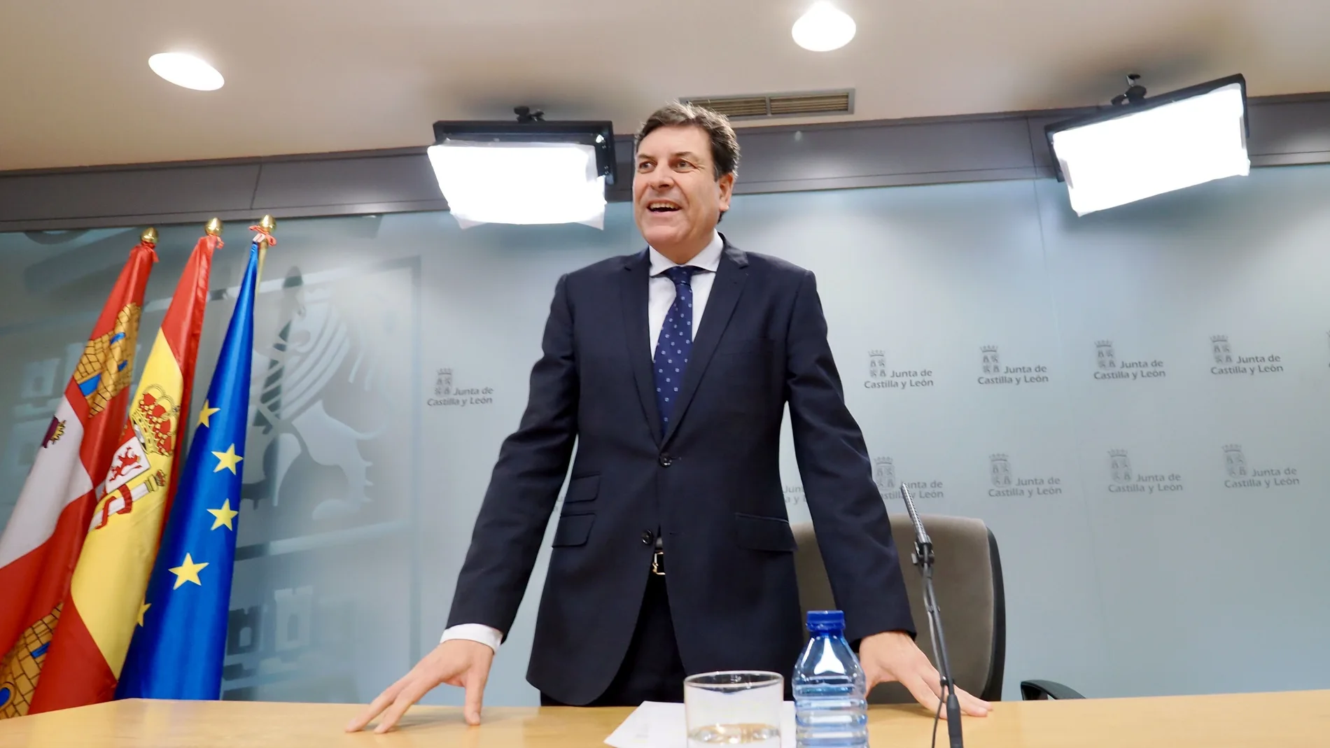 Fernández Carriedo, antes de la rueda de prensa posterior al Consejo de Gobierno