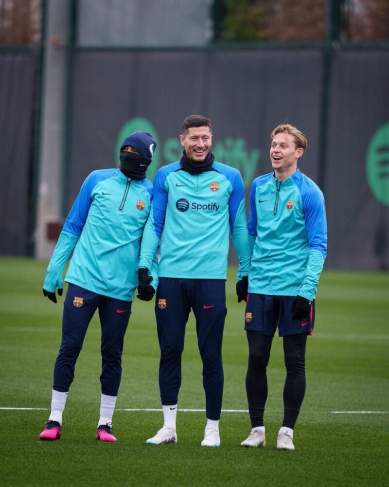 Raphinha, Lewandowski y De Jong, en un entrenamiento del FC Barcelona