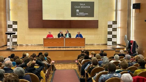Un momento del acto en defensa de la Constitución con el ex fiscal Joaquín González-Herrero y Amalio de Marichalar, entre otros
