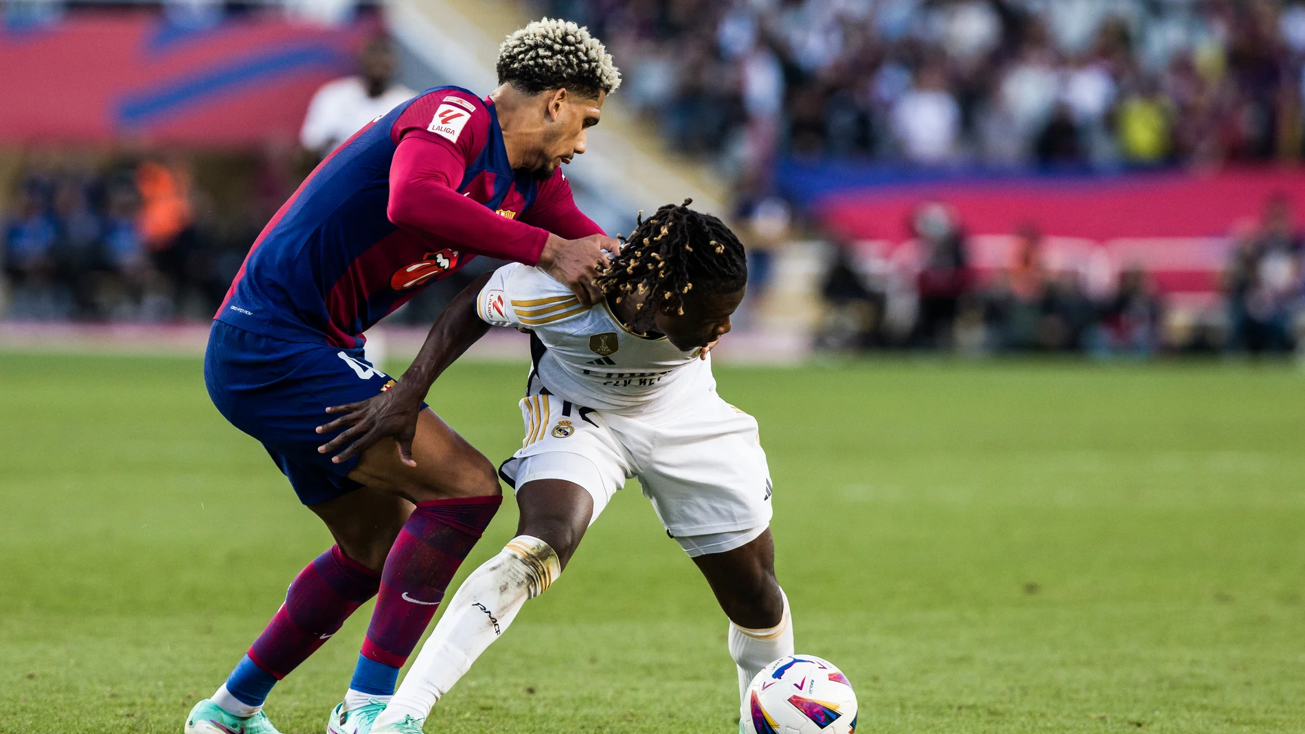 Eduardo Camavinga of Real Madrid in action against Ronald Araujo of FC Barcelona during the Spanish league, La Liga EA Sports, football match played between FC Barcelona and Real Madrid at Estadi Olimpic on October 28, 2023 in Barcelona, Spain. AFP7 28/10/2023 ONLY FOR USE IN SPAIN