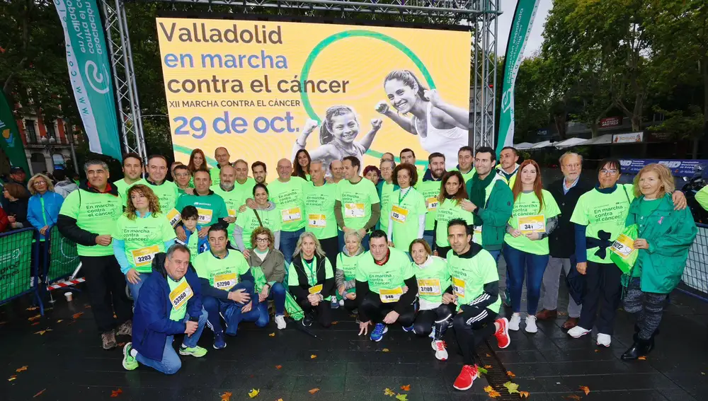 Carnero, Íscar y Artemio Domínguez posan con diputados, concejales y alcaldes de la provincia de Valladolid