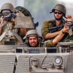Israeli forces settle along the border with Gaza