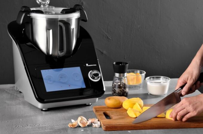 Robot de cocina MasterPRO con pantalla táctil y recetas mejoradas