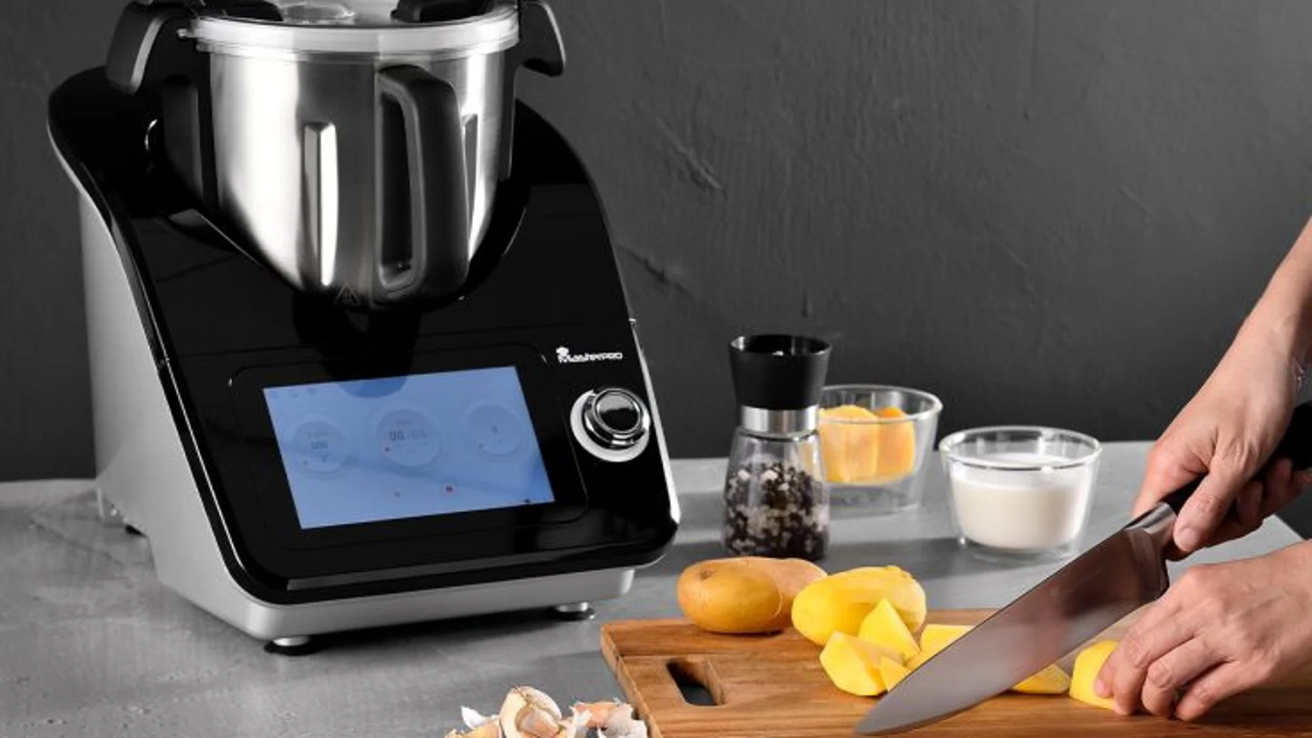 Robot de cocina MasterPRO con pantalla táctil y recetas mejoradas