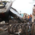 India.- Ascienden a catorce los muertos por la colisión de dos trenes en el este de India