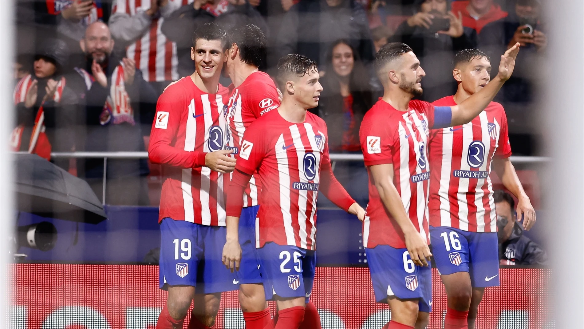 El Atlético de Madrid ganó al Alavés y es tercero en la Liga