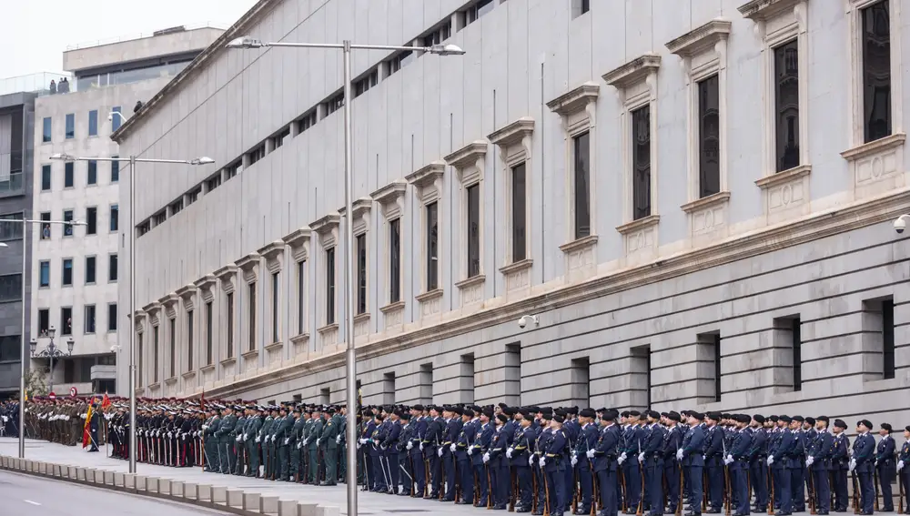 El Batallón de Honores, formado ante el Congreso