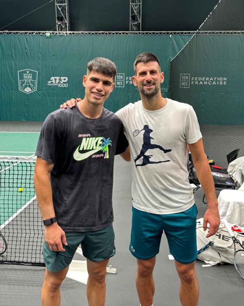 Carlos Alcaraz y Novak Djokovic, en un entrenamiento reciente