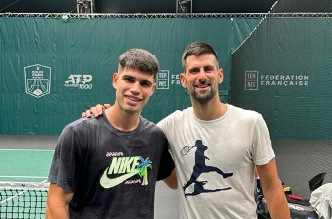 Carlos Alcaraz y Novak Djokovic, en un entrenamiento reciente