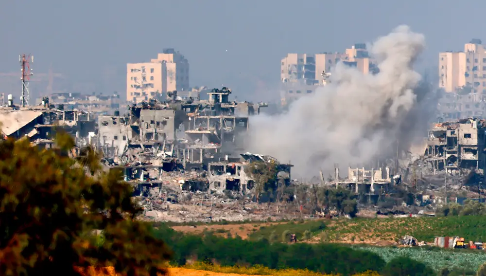 Israel's military intensifies shelling of northern Gaza Strip