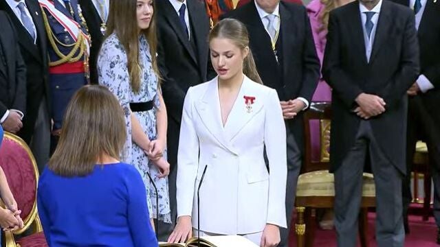 La Princesa Leonor jura la Constitución