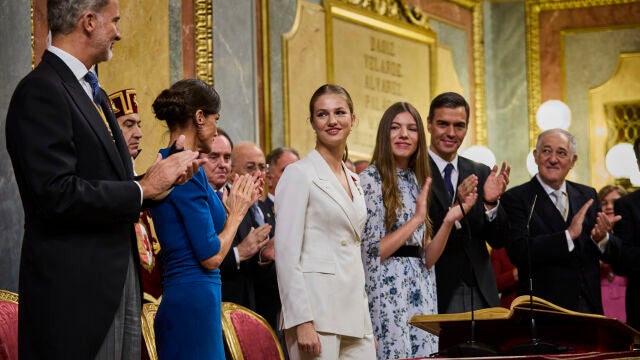 La princesa de Asturias, Leonor de Borbón, jura la Constitución en presencia de las Cortes reunidas en el Cong