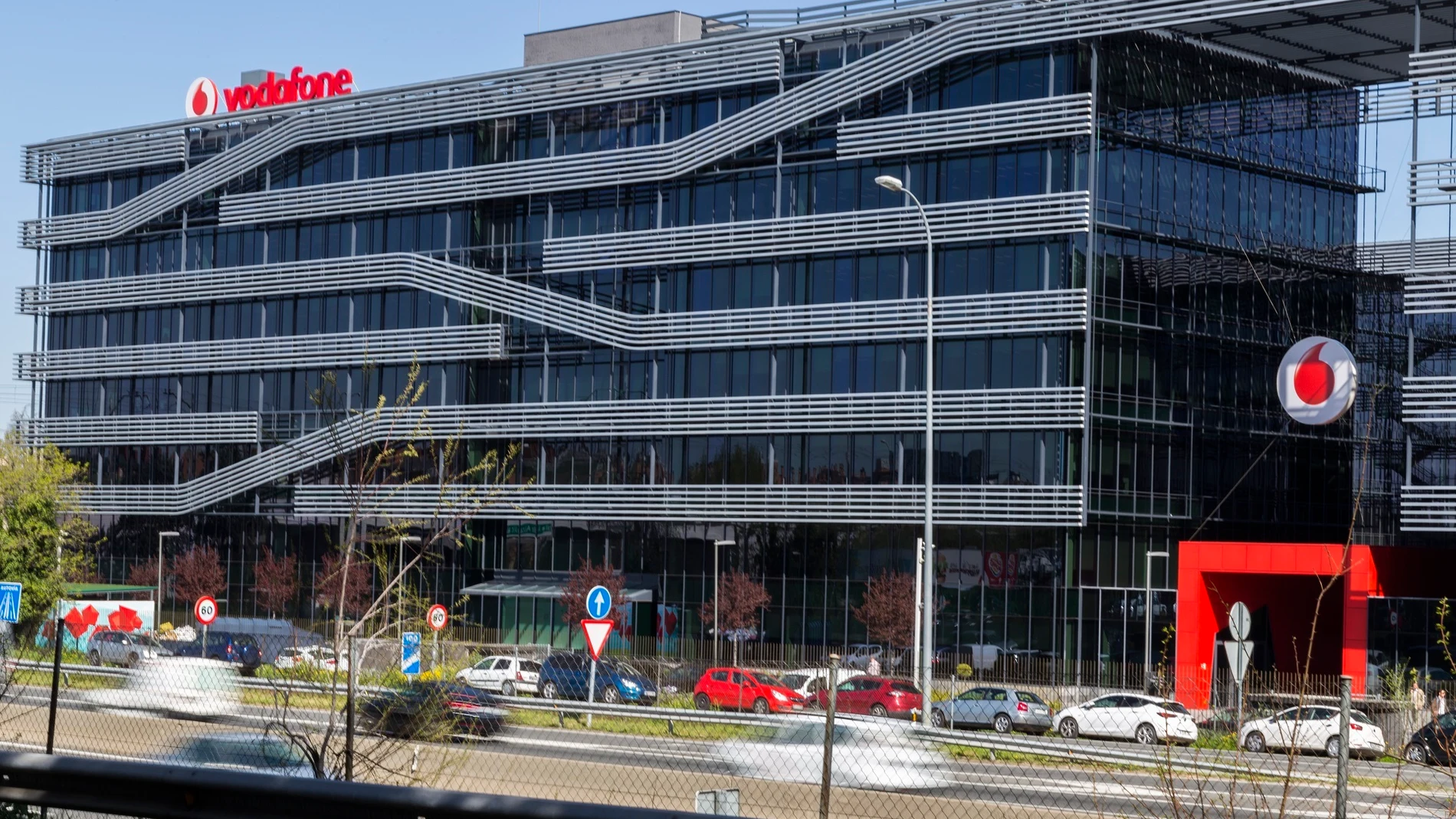 Economía.- El fondo británico Zegona adquiere el 100% del negocio de Vodafone en España por 5.000 millones de euros