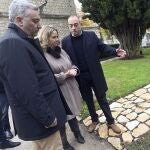 Cristina Ayala, alcaldesa de Burgos, inaugura el Jardín del Recuerdo en el cementerio de San José