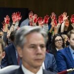 Manifestantes a favor de un alto el fuego en Gaza interrumpen a Antony Blinken y Lloyd Austin en el Congreso de EE UU