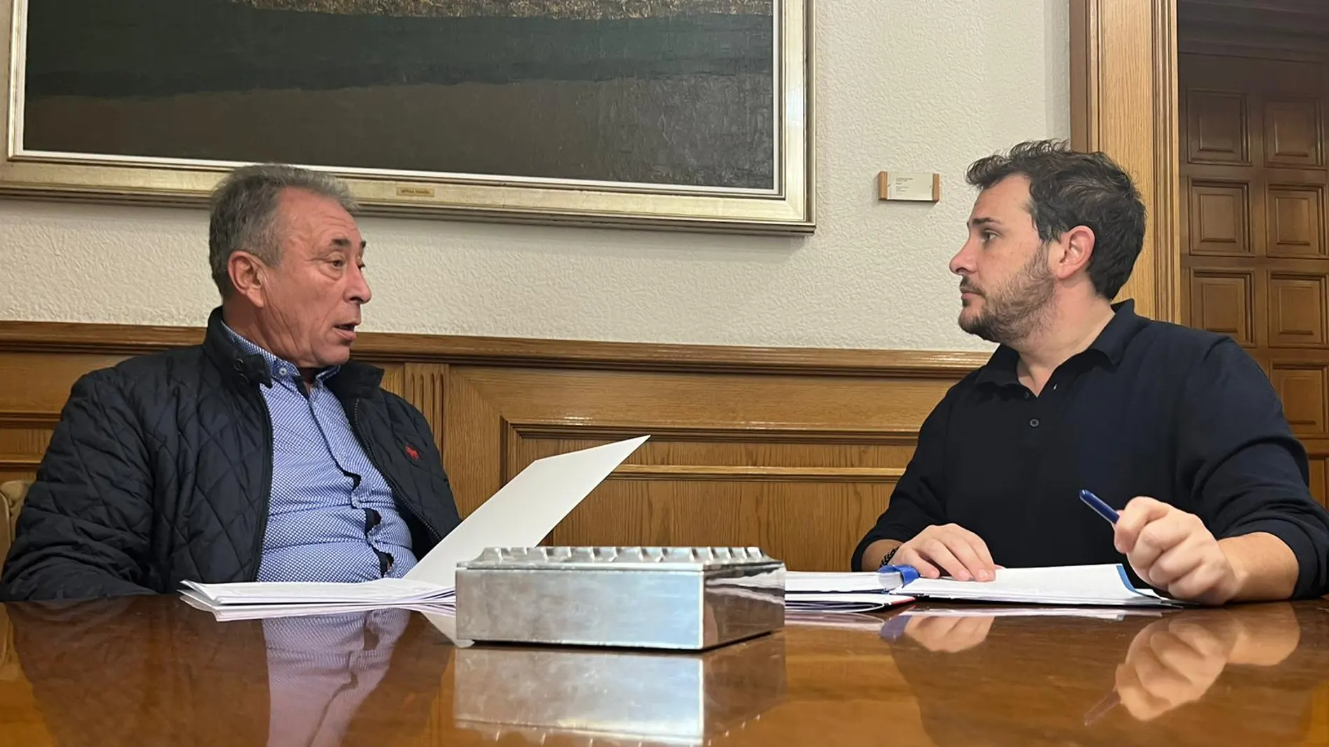 El vicepresidente primero de la Diputación de Zamora, Víctor López de la Parte, se reúne con el alcalde Javier Aguado Hernández