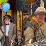Una pareja de ancianos se disfraza de Carl y Russell de 'Up' en Halloween