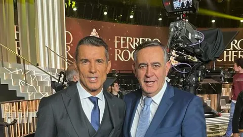 Jesús Vázquez junto con el alcalde de El Burgo de Osma, Antonio Pardo