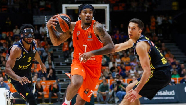 Jones se dispone a penetrar en la zona alemana