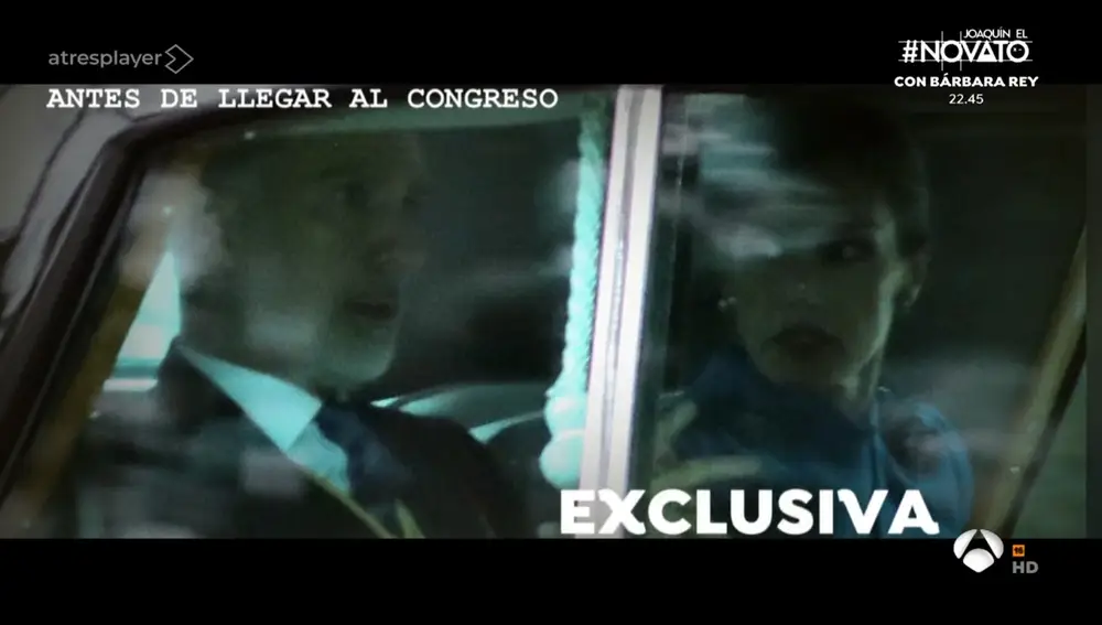 La Reina Letizia y el Rey Felipe VI llegando al Congreso en su coche oficial