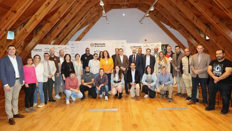 Conrado Íscar con los participantes en la Feria "Vallaqueso"