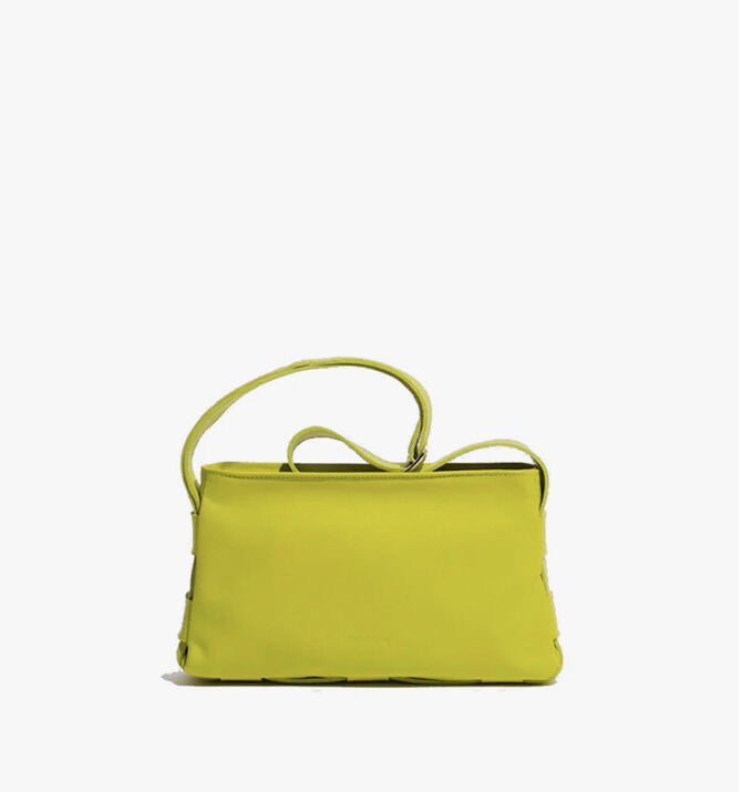 Bolso baguette verde.