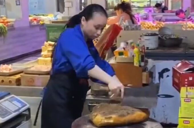 La curiosa técnica china para cortar jamón 