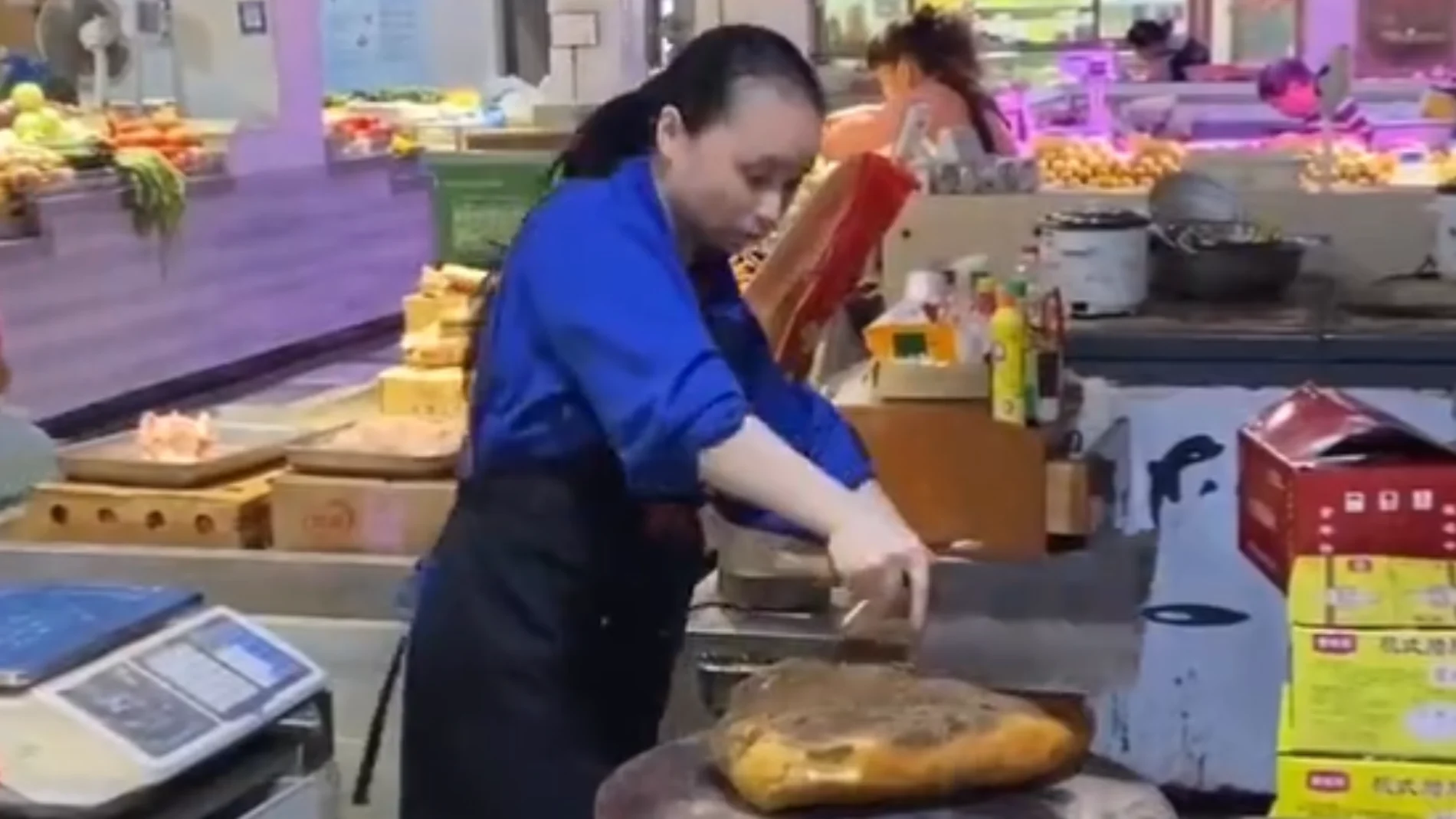 La curiosa técnica china para cortar jamón 