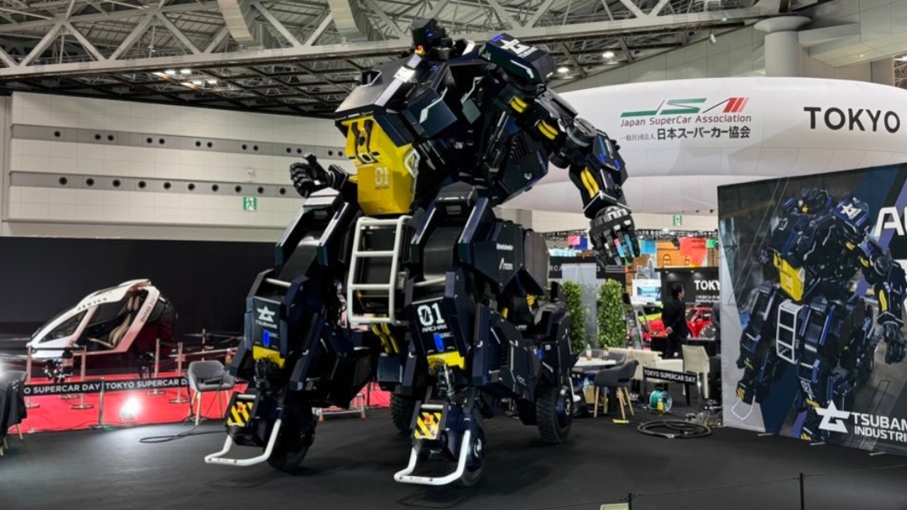 日本の企業がトランスフォーマーに似た巨大ロボットを開発した
