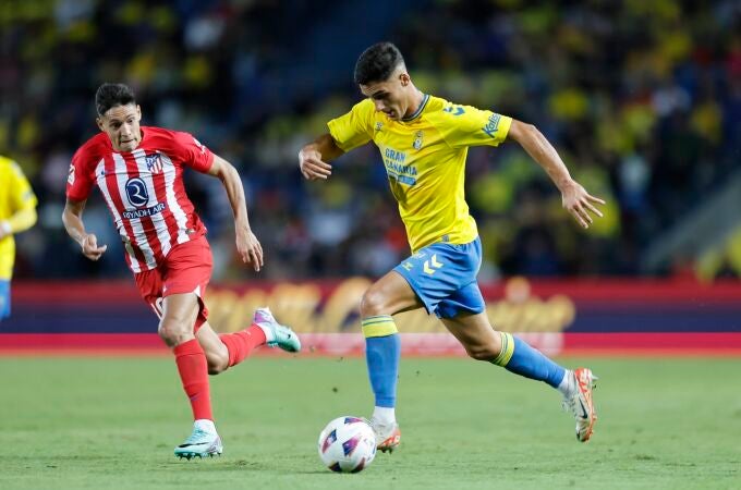 Sergi Cardona con la Unión Deportiva Las Palmas frente al Atlético de Madrid