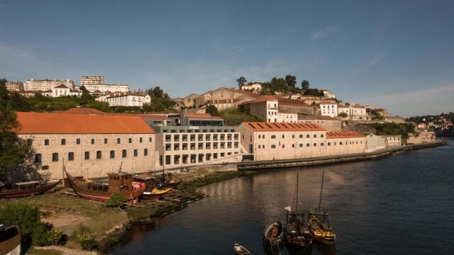 Situado a orillas del Duero, este hotel se inauguró a mediados del 2023