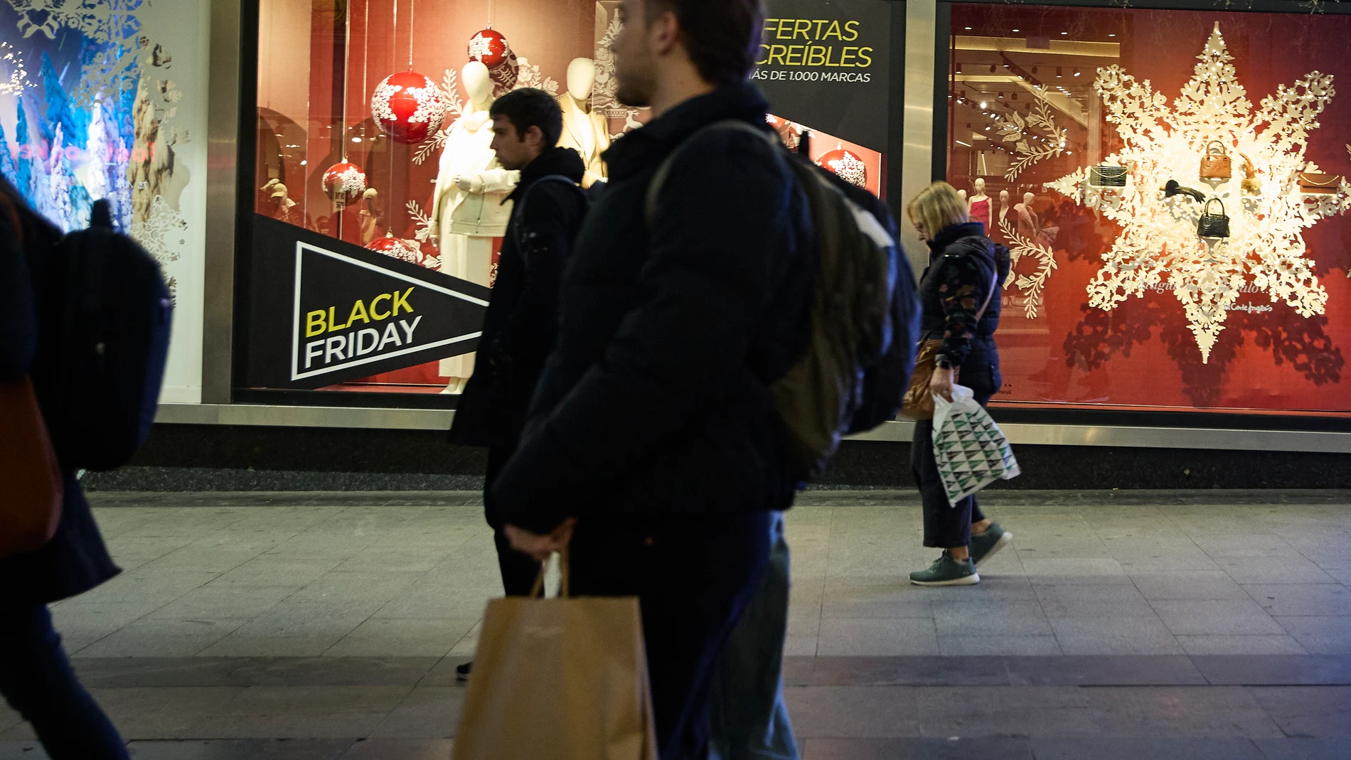 Economía.- Los españoles gastarán 727 euros en la campaña de Navidad y rebajas de invierno