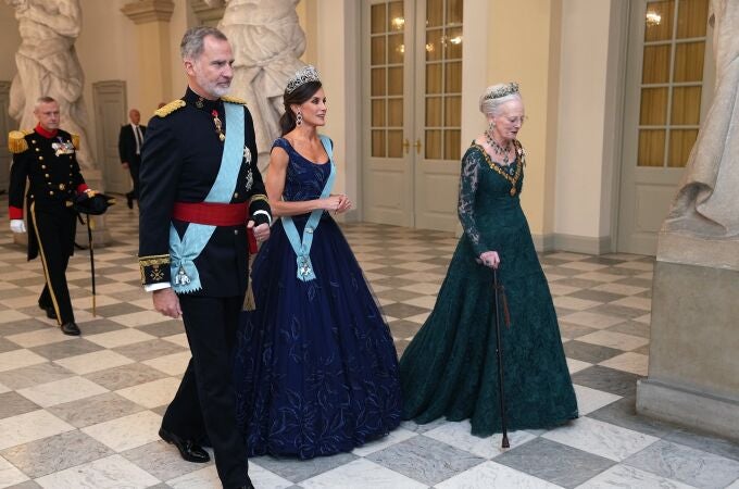 Spanish King Felipe VI with Queen Letizia and Danish Queen Margrethe II arrive for a State Banquet at Christiansborg Castle in Copenhagen, Denmark, 06 November 2023. 