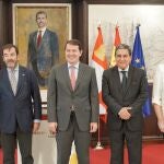 Fernández Mañueco junto a Vicente Guilarte, Julio Sanz Orejudo e Isabel Blanco, en la firma del convenio