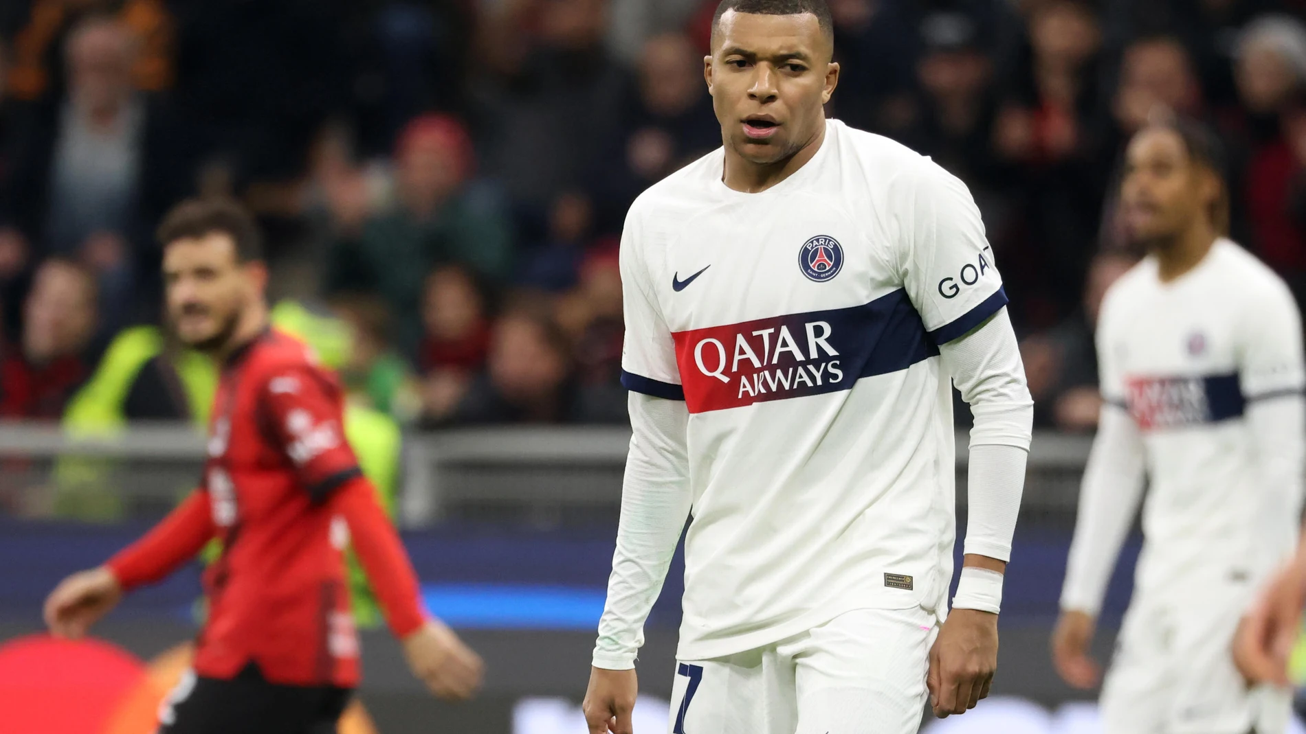 Milano (Italy), 07/11/2023.- Paris Saint-German's Kylian Mbappe reacts during the UEFA Champions League group F soccer match between Ac Milan and Paris Saint-German's at Giuseppe Meazza stadium in Milan, Italy, 07 November 2023. (Liga de Campeones, Italia) EFE/EPA/MATTEO BAZZI