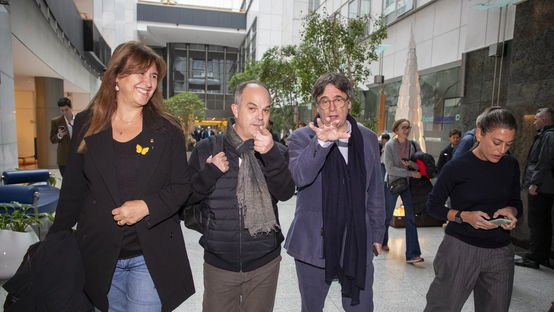 El expresidente catalán Carles Puigdemont junto a Laura Borrás, Jordi Turull y Miriam Nogueras