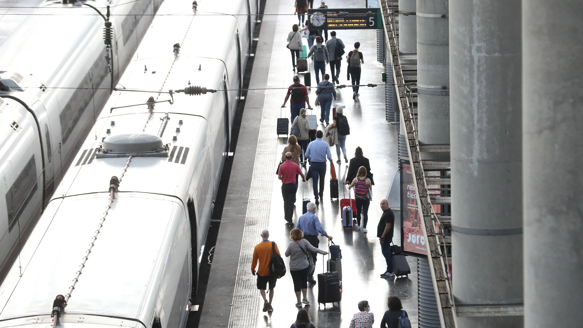 MADRID.-Renfe ofrece más de 1,3 millones de plazas en sus trenes para el puente de la Almudena