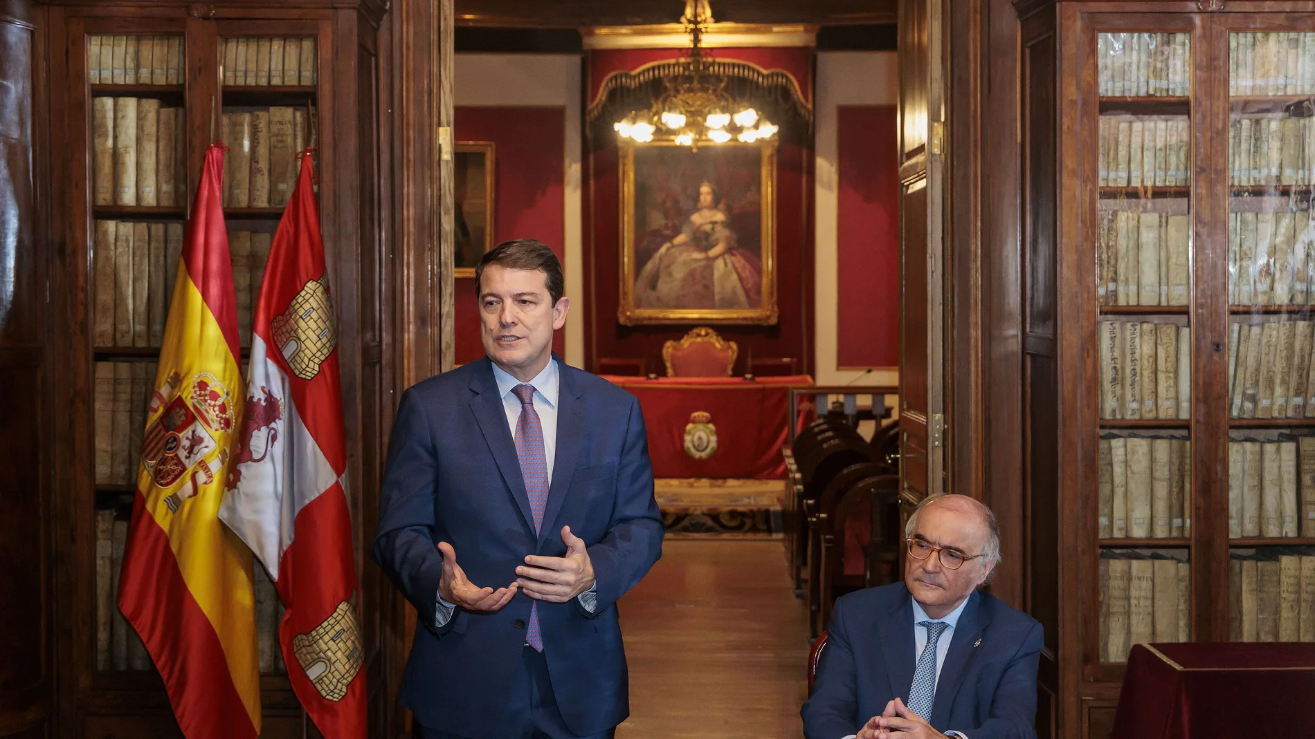 Mañueco y Benigno Pendás tras firmar el acuerdo