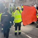 Efectivos de Emergencias Madrid atienden a Vidal-Quadras tras ser tiroteado en Madrid