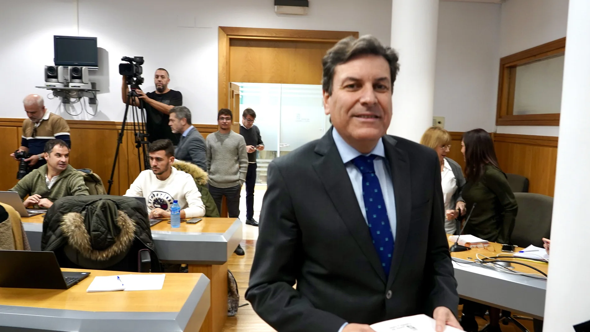 El portavoz de la Junta, Carlos Fernández Carriedo, antes de la rueda de prensa del Consejo de Gobierno