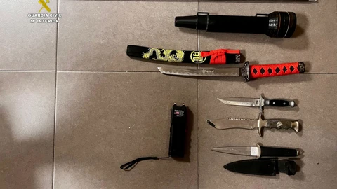 Detenido por violencia machista un hombre que tenía un arsenal de armas prohibidas en su casa