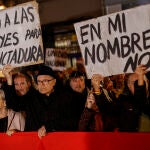 Protestas frente a la sede del PSPV-PSOE en Valencia contra los la amnistía