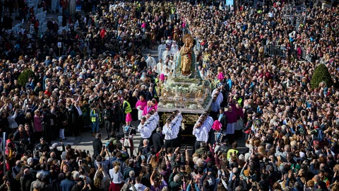 Madrid celebra la festividad de su patrona, la Virgen de la Almudena, en una jornada festiva donde los represe