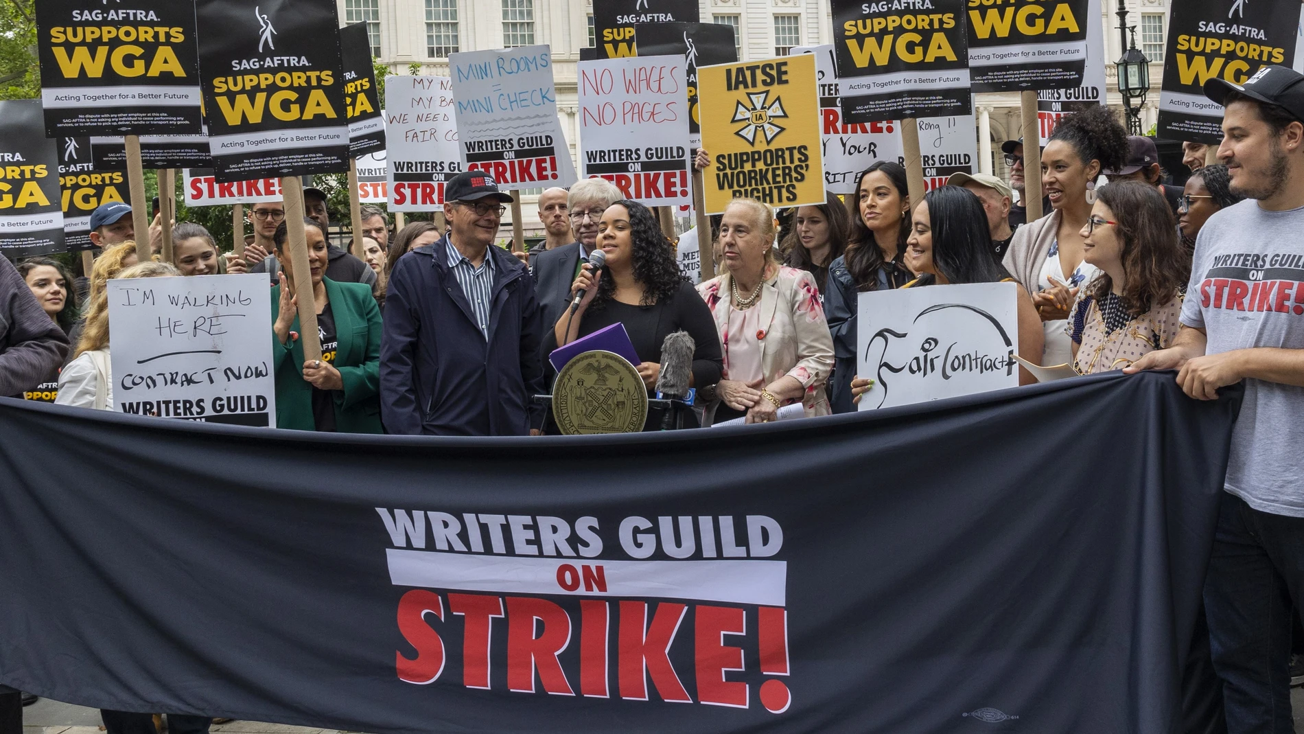 Economía.- El sindicato de actores de EEUU y Hollywood llegan a un acuerdo provisional para acabar la huelga
