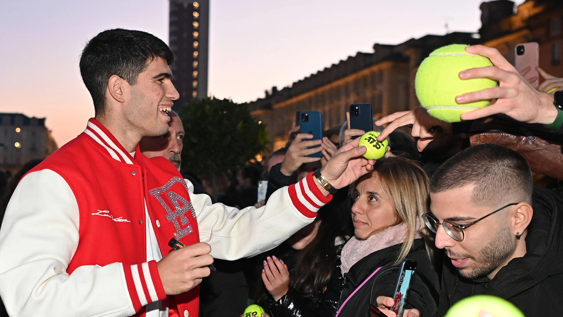 Turin (Italy), 10/11/2023.- Spanish player Carlos Alcaraz arrives to the presentation of the players for the ATP Finals tennis tournament at Piazzetta Reale in Turin, Italy, 10 November 2023. The 2023 ATP Finals take place in Turin from 12 to 19 November 2023. (Tenis, Italia) EFE/EPA/ALESSANDRO DI MARCO 