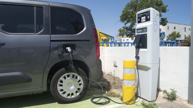 Compromís quiere reducir el parque de vehículos, sean o no eléctricos